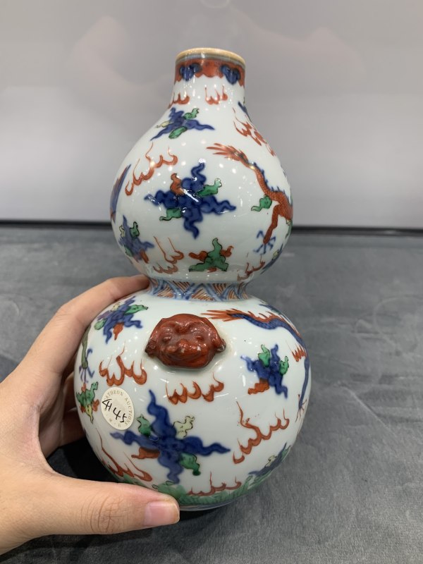 清晚期青花五彩四灵图兽耳葫芦瓶 - 图3
