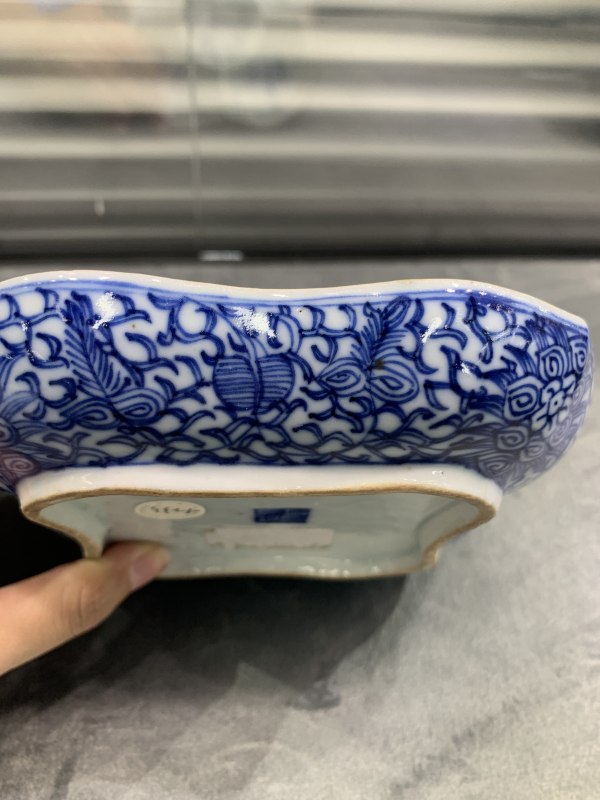 清嘉庆青花淡描缠枝花卉纹福寿纹桃型钮盖盒 - 图9