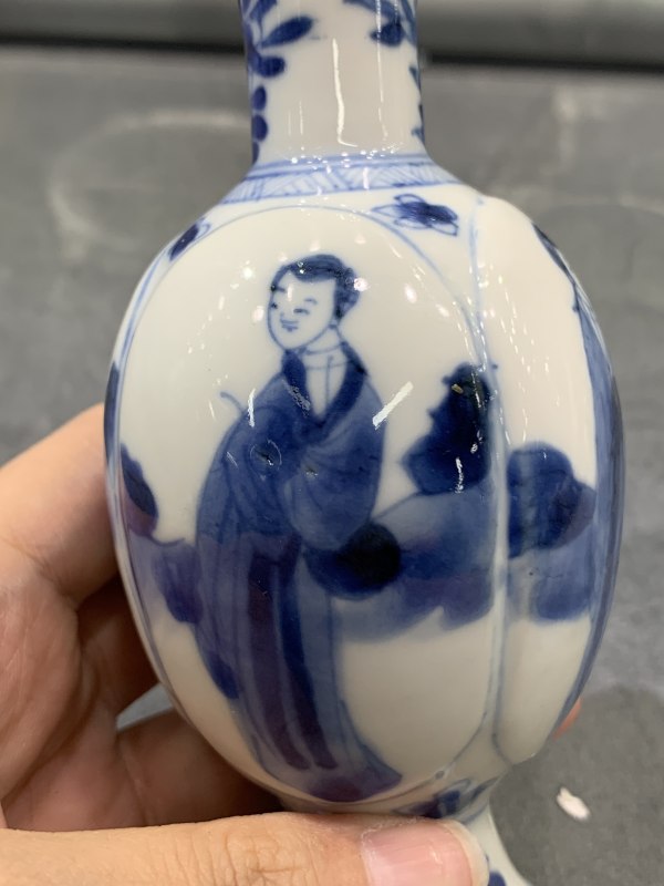 清康熙青花四美图瓜棱小瓶 - 图11