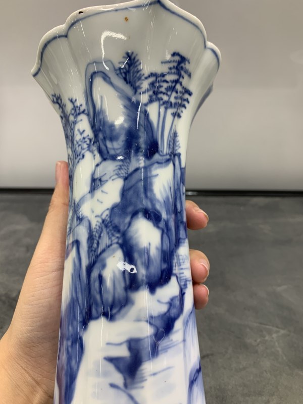清康熙青花山水楼阁纹海棠形花觚 - 图12