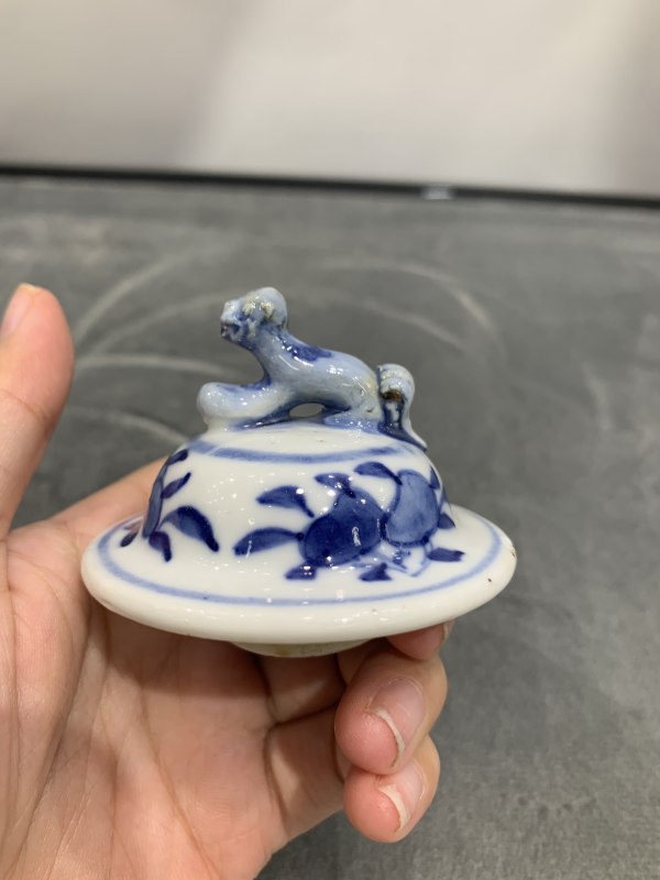 清晚期青花龙穿花狮钮盖瓶 - 图11