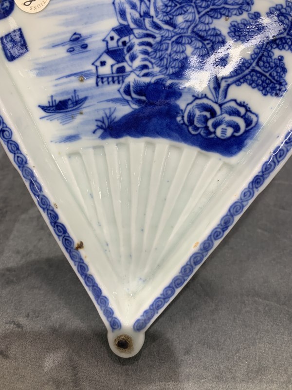 清道光青花山水楼阁纹扇形盘 - 图5