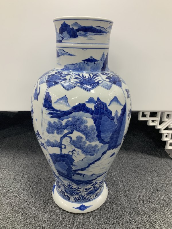 清康熙青花开光山水人物纹大观音尊 - 图2