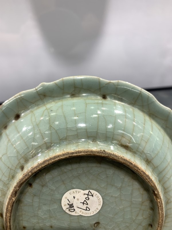 明中晚期仿龙泉青釉葵口盘 - 图8