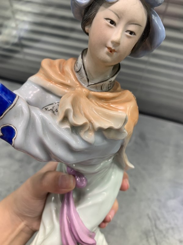 民国粉彩仙女塑像 - 图7