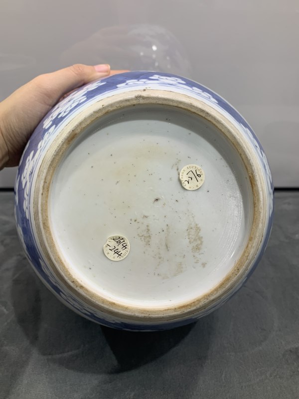 清康熙青花冰梅纹开光博古纹罐（带木盖） - 图7