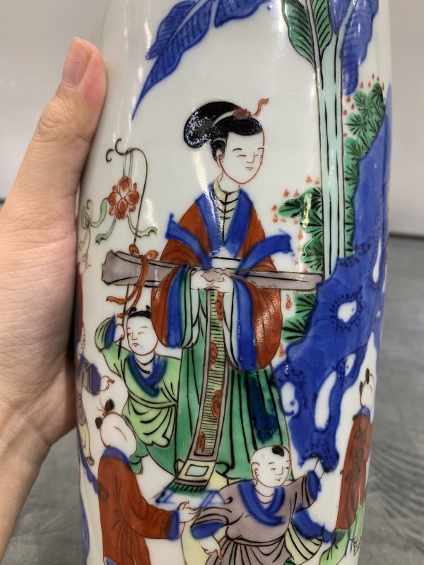 清晚期青花五彩四妃十六子人物故事纹筒瓶 - 图9