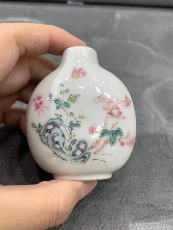 清道光粉彩宝相花卉纹鼻烟壶 - 图2