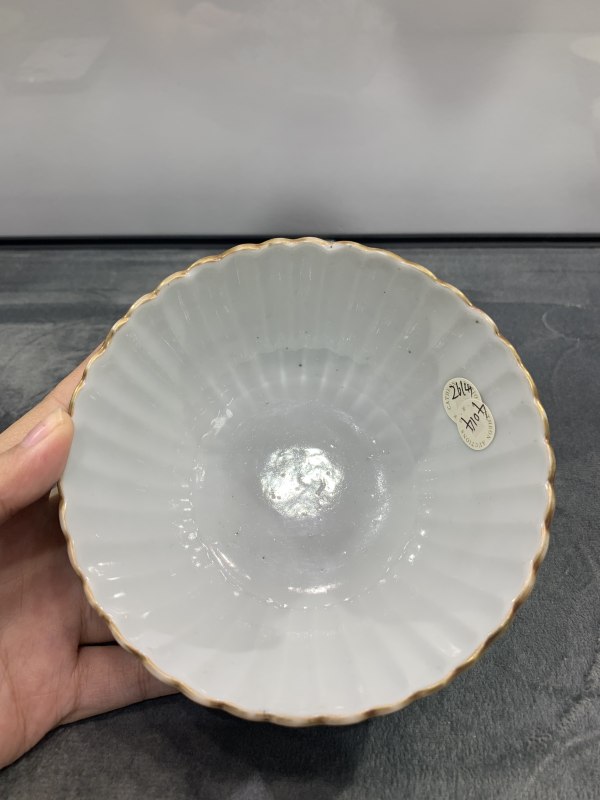 清同治粉彩福禄寿三星模印花口碗 - 图8