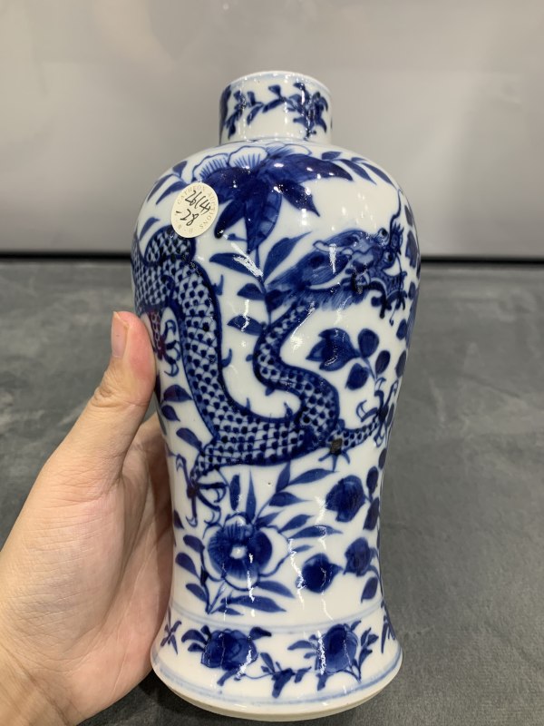清晚期青花龙穿花狮钮盖瓶 - 图5