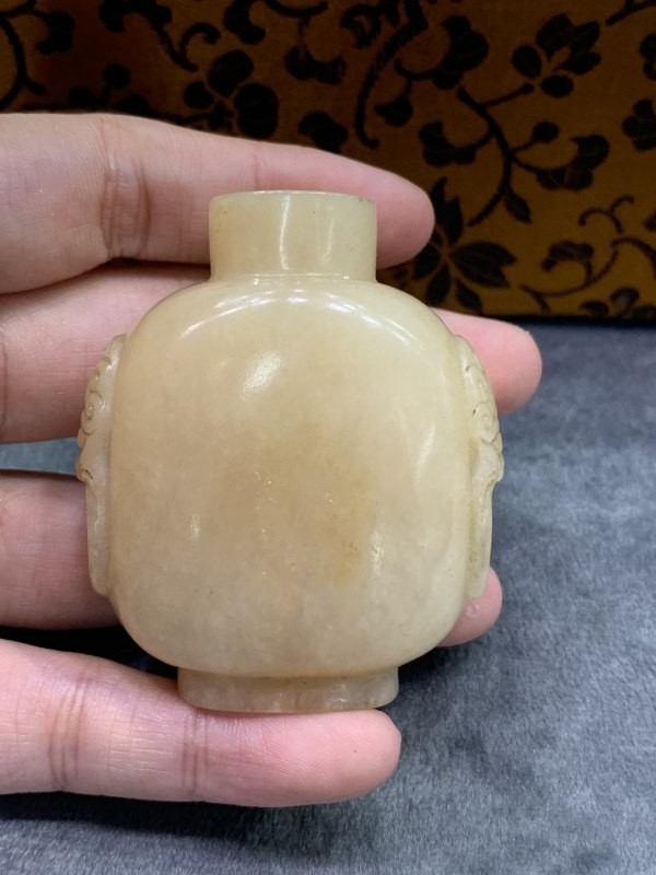 清黄玉浮雕兽耳衔环鼻烟壶 - 图2