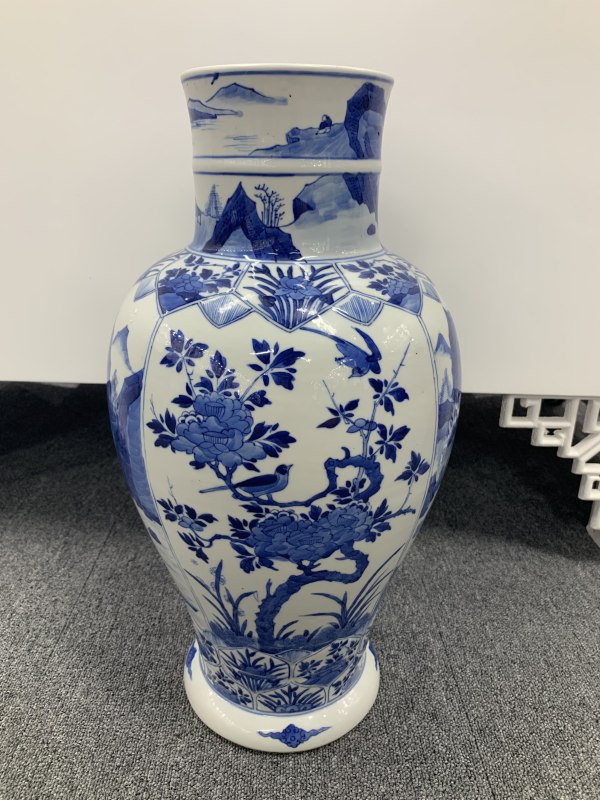 清康熙青花开光山水人物纹大观音尊 - 图3