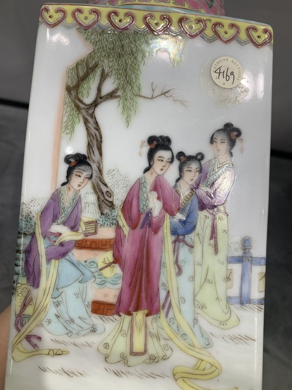 民国粉彩仕女人物故事纹四方琮式瓶 - 图10