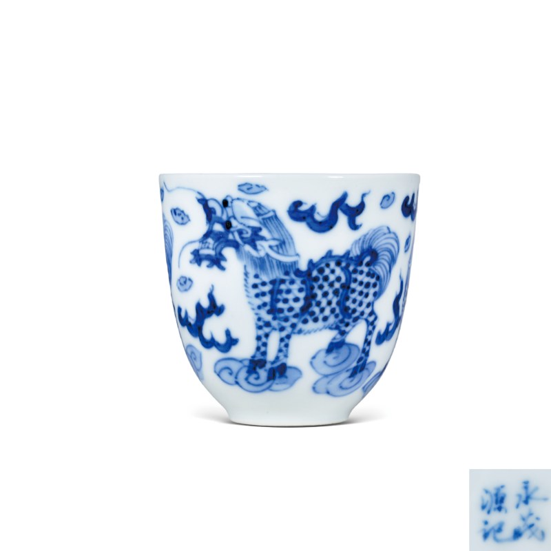 清晚期青花麒麟纹杯