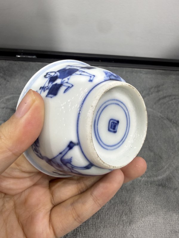 清康熙青花货郎图杯碟一套 - 图16