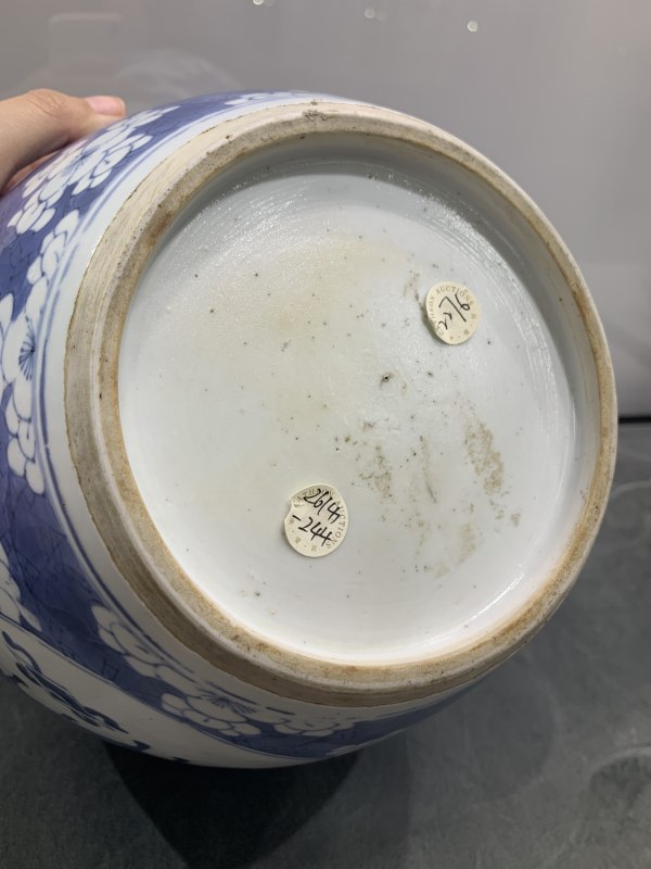 清康熙青花冰梅纹开光博古纹罐（带木盖） - 图8