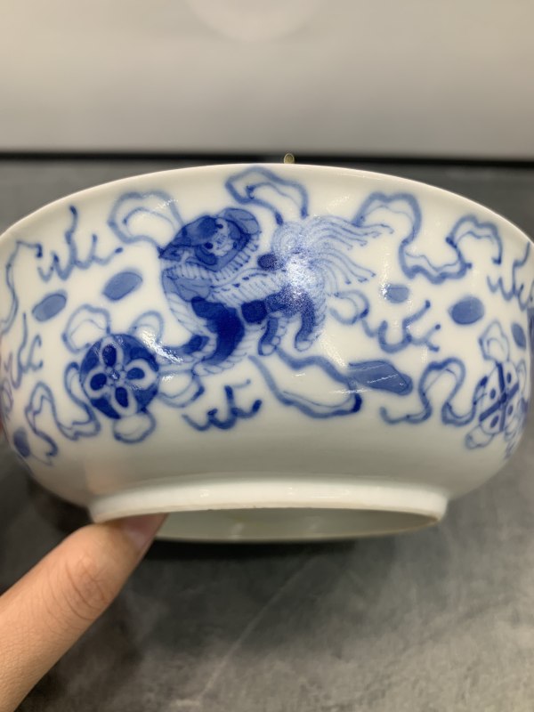清晚期青花狮子滚绣球纹盖碗 - 图4
