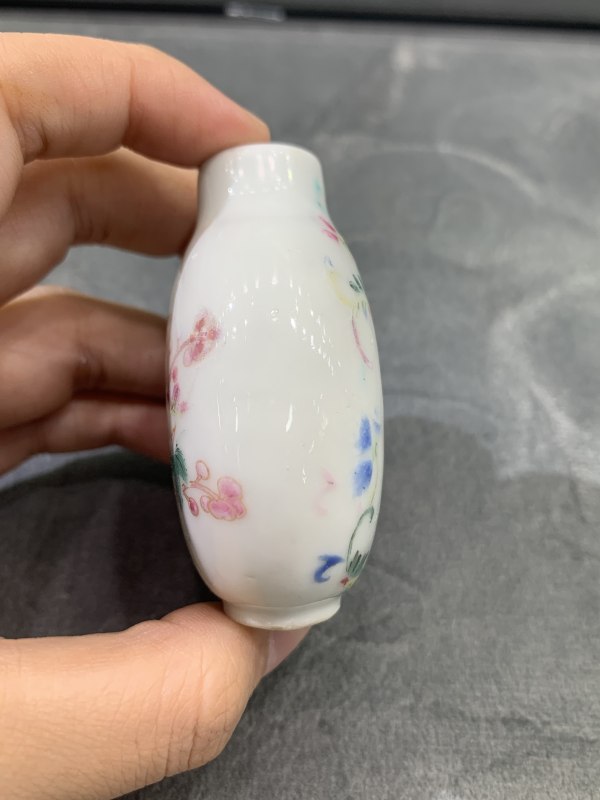 清道光粉彩宝相花卉纹鼻烟壶 - 图3