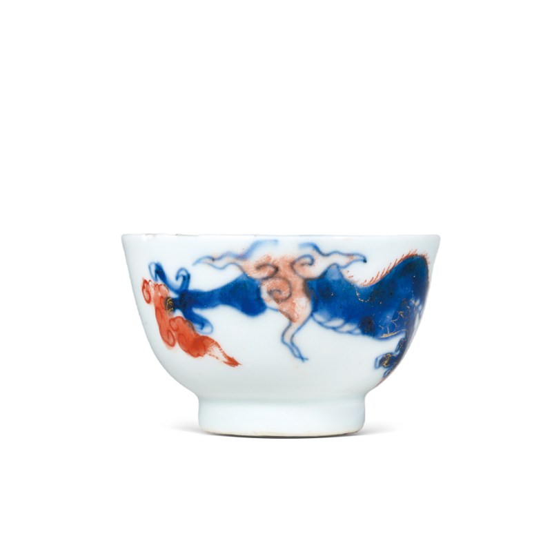 清乾隆青花矾红描金过墙龙纹小杯
