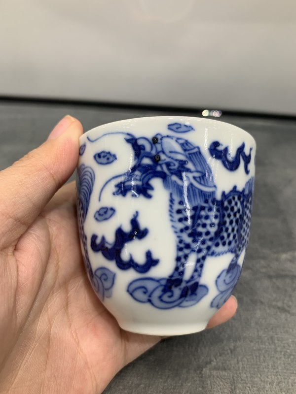 清晚期青花麒麟纹杯 - 图2