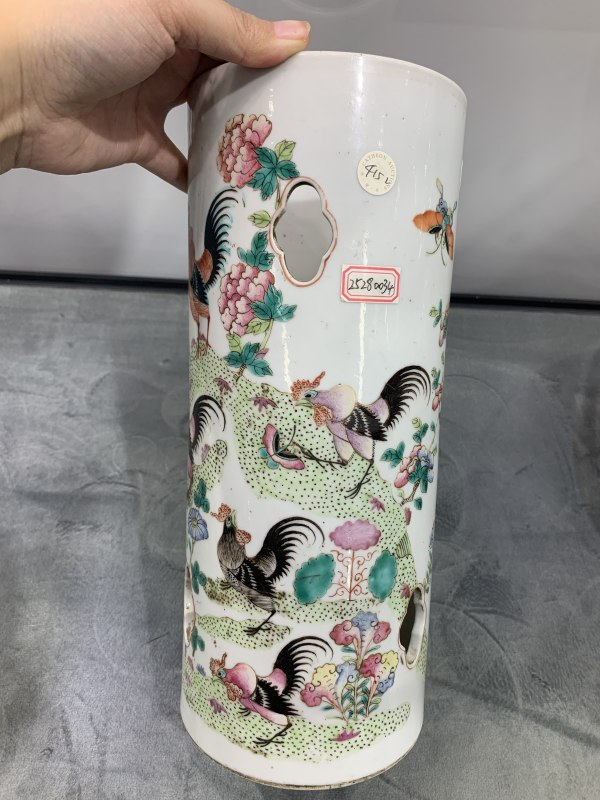 清晚期粉彩富贵大吉图帽筒 - 图3
