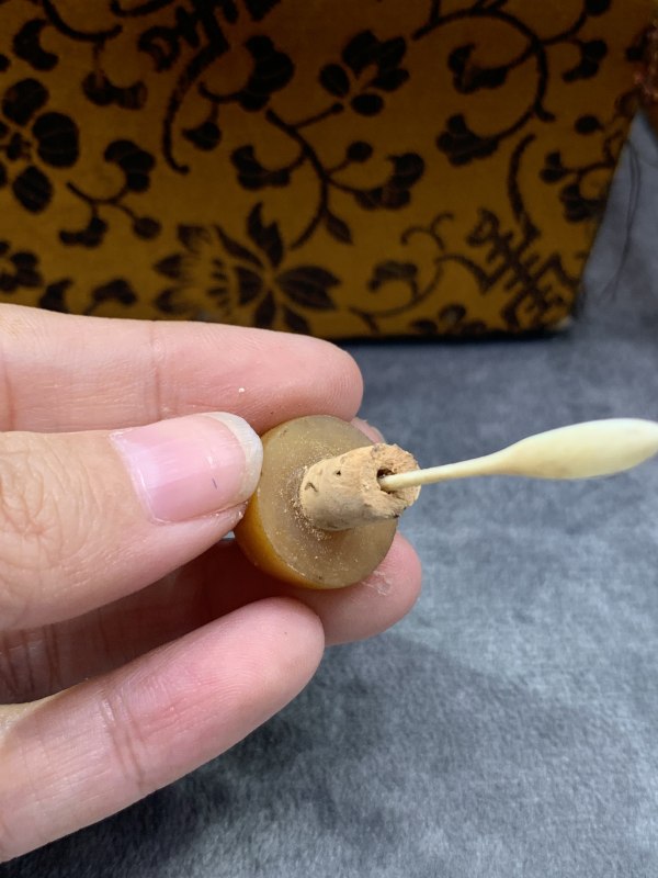 清黄玉浮雕兽耳衔环鼻烟壶 - 图11