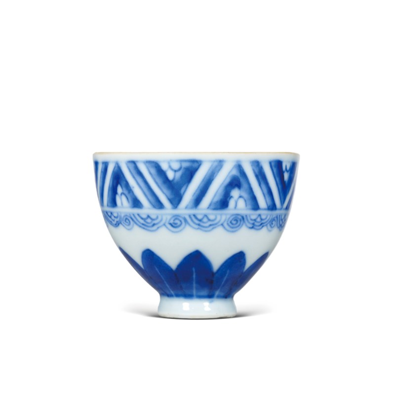 清中期青花蕉叶纹鸡心杯
