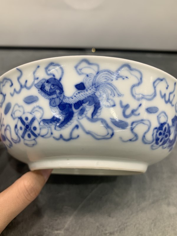 清晚期青花狮子滚绣球纹盖碗 - 图5