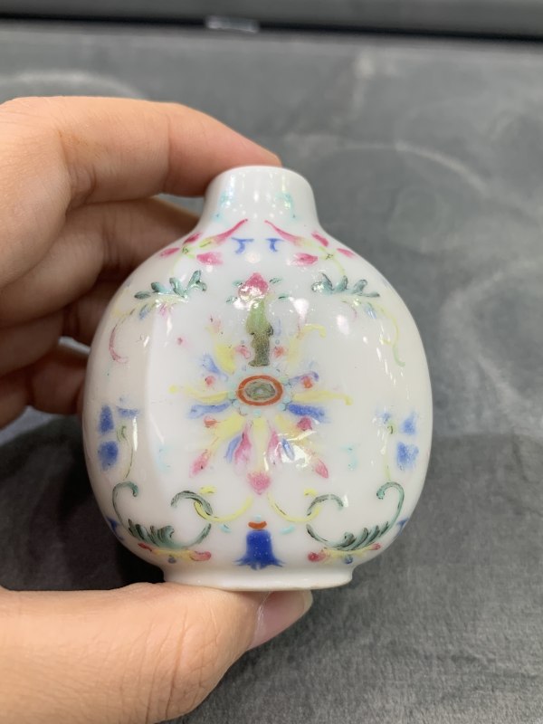 清道光粉彩宝相花卉纹鼻烟壶 - 图4
