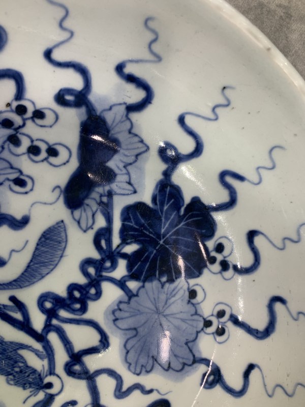 清乾隆青花松鼠葡萄纹大盘 - 图4