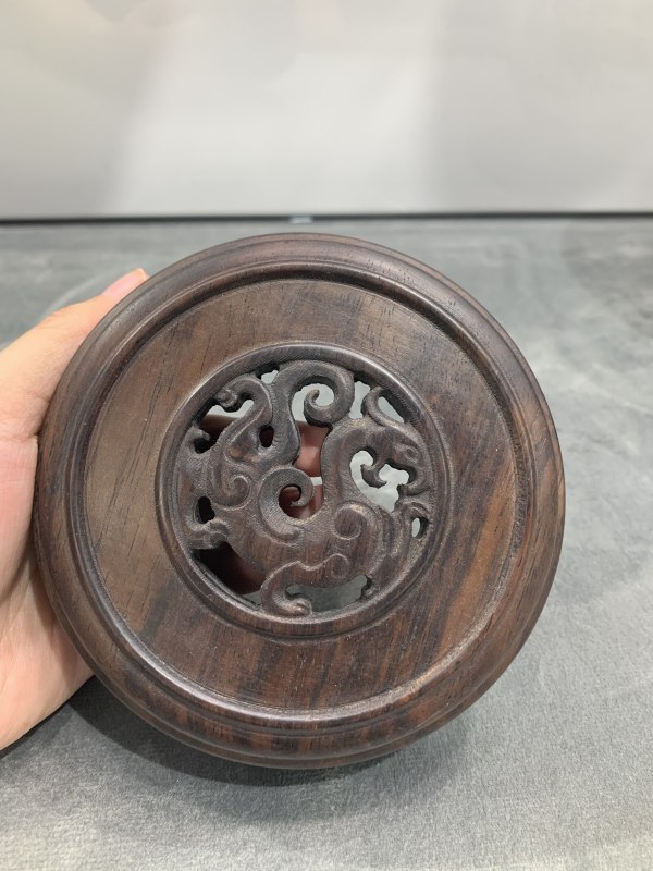 清康熙青花冰梅纹开光博古纹罐（带木盖） - 图9