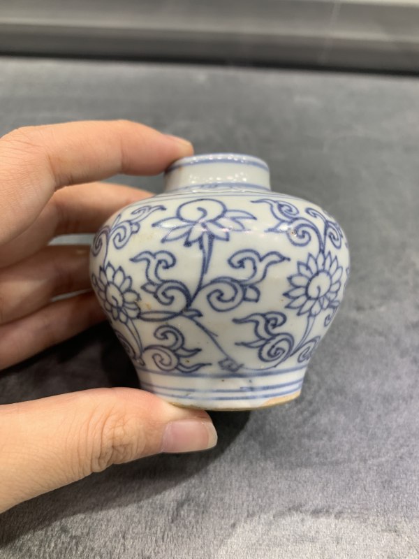 明中晚期青花淡描缠枝莲纹水盂 - 图5