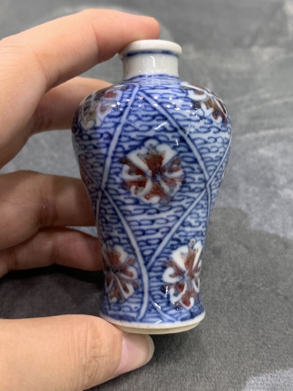 清中期青花釉里红缠枝花卉纹鼻烟壶 - 图3