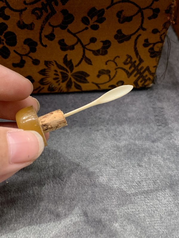 清黄玉浮雕兽耳衔环鼻烟壶 - 图12