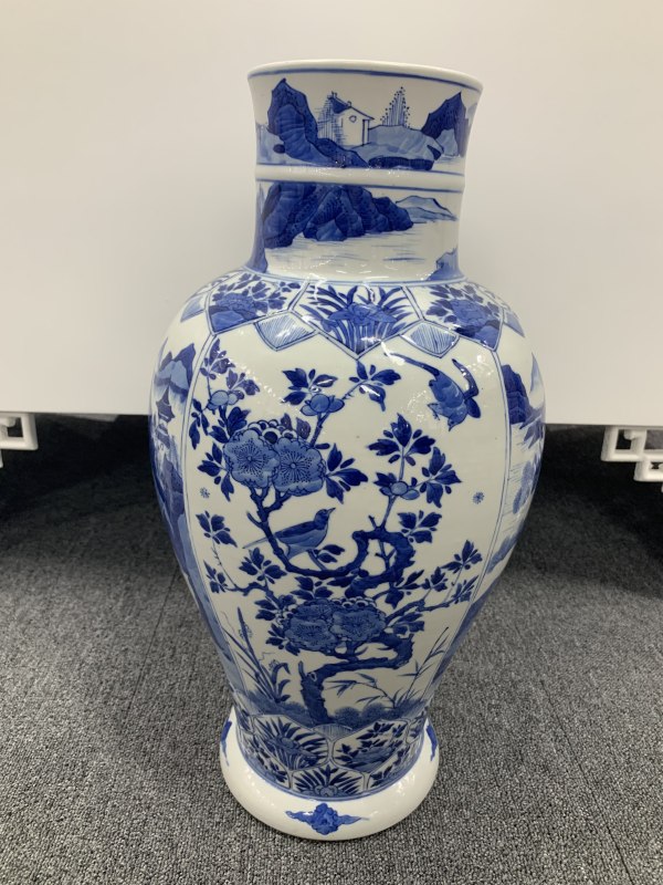 清康熙青花开光山水人物纹大观音尊 - 图5