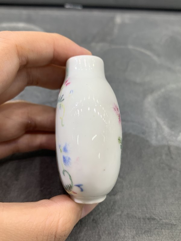 清道光粉彩宝相花卉纹鼻烟壶 - 图5