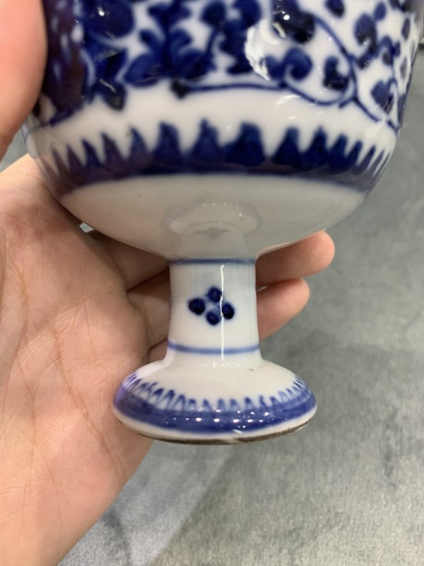清乾隆青花缠枝花卉纹高足杯 - 图11