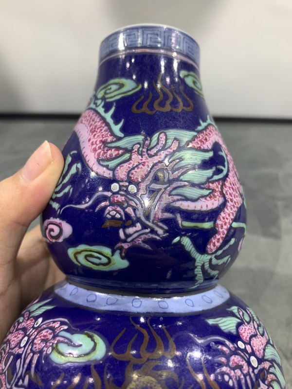 清晚期霁蓝釉粉彩龙纹葫芦瓶 - 图9