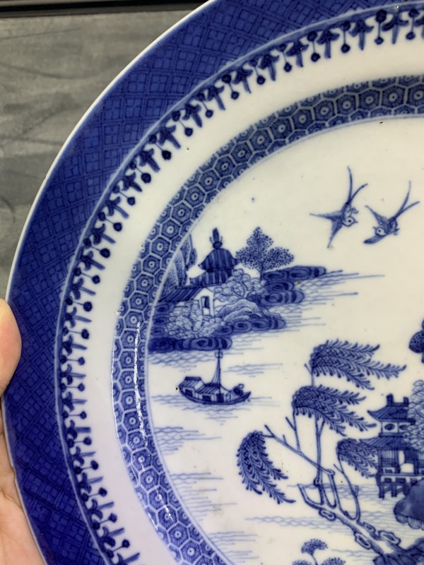 清乾隆青花山水楼阁纹折沿盘 - 图4