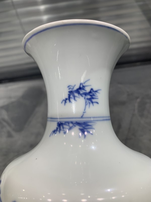 清雍正青花陶渊明爱菊图诗文琵琶尊 - 图7