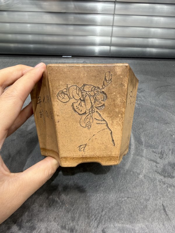 清紫砂花卉纹六边形小花盆 - 图2