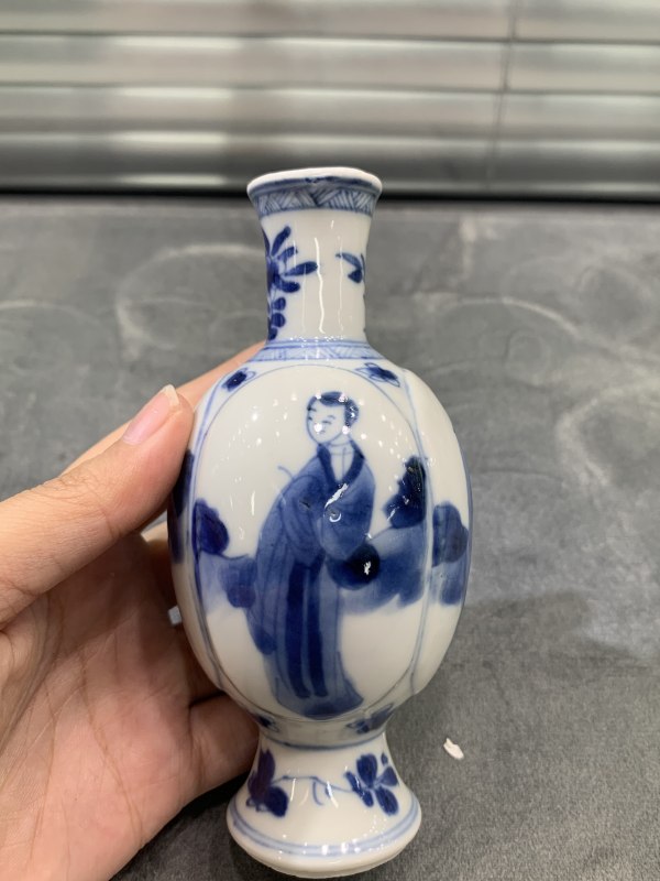 清康熙青花四美图瓜棱小瓶 - 图5