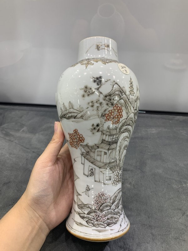 清雍正墨彩矾红描金山水楼阁纹盖瓶 - 图4