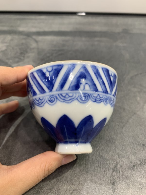 清中期青花蕉叶纹鸡心杯 - 图3