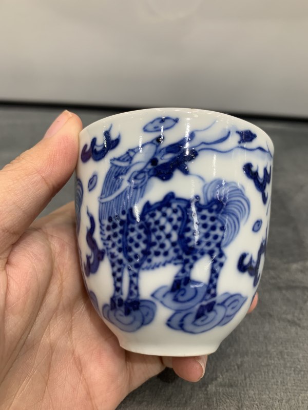 清晚期青花麒麟纹杯 - 图4