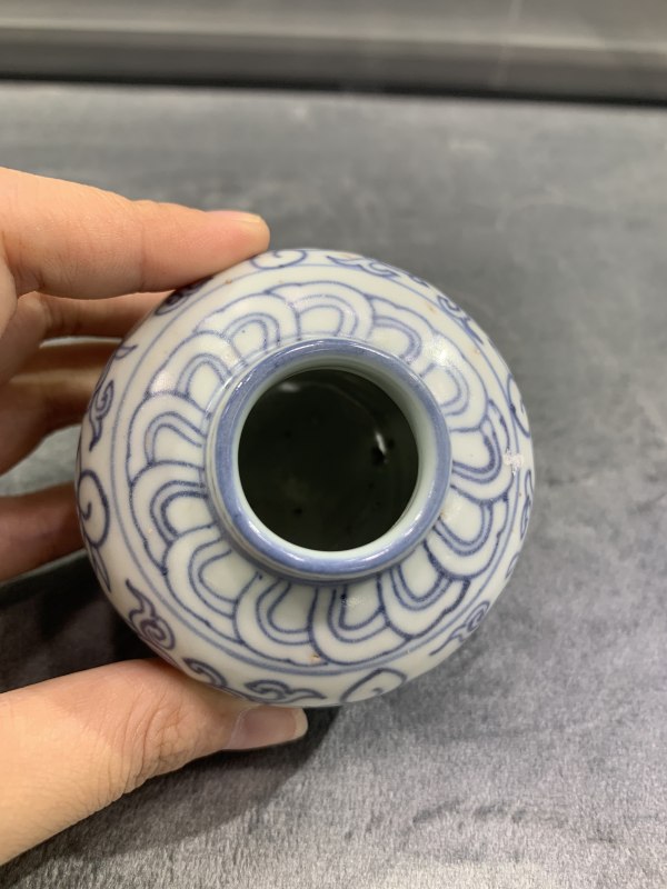 明中晚期青花淡描缠枝莲纹水盂 - 图7