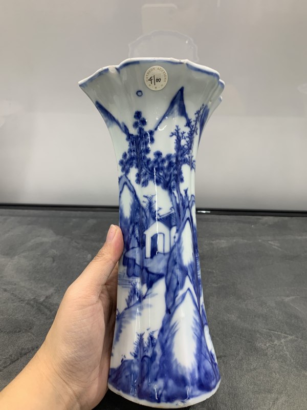 清康熙青花山水楼阁纹海棠形花觚 - 图2