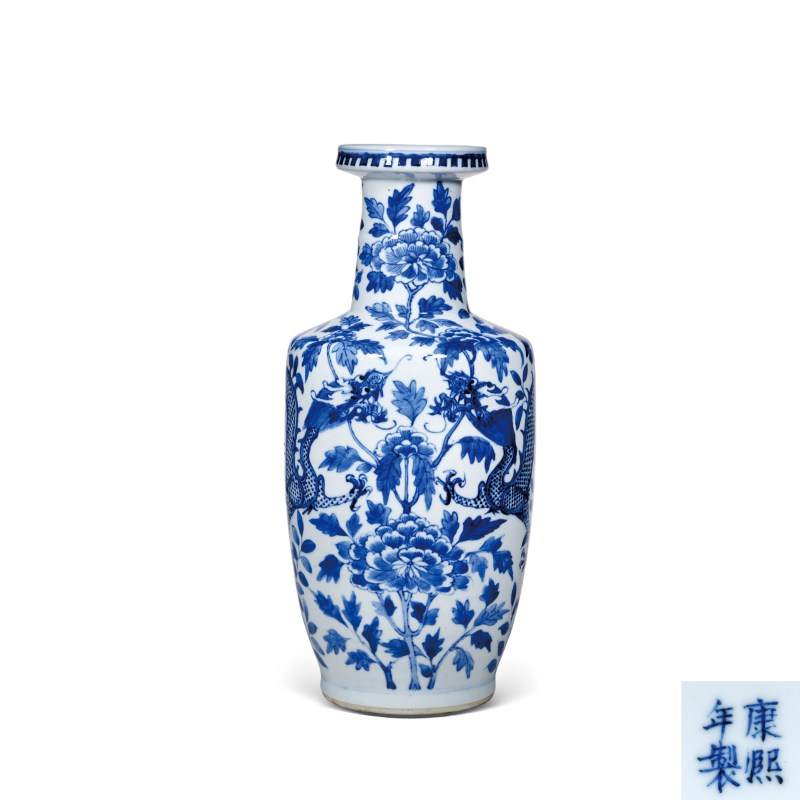 清晚期青花龙穿花棒槌瓶