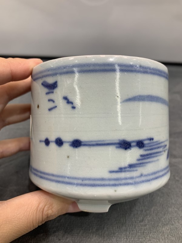 清乾隆青花山水楼阁人物纹三足小炉 - 图5
