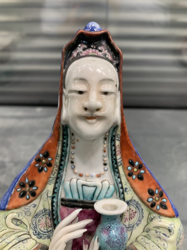 清乾隆粉彩观音塑像 - 图7